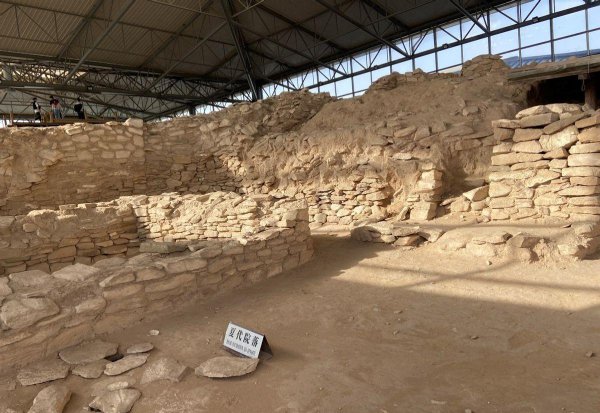 石峁遗址简介和资料