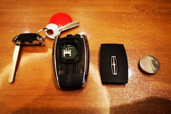 汽车钥匙没电了怎么换电池