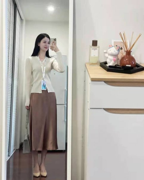 咖啡色半身裙搭配图片