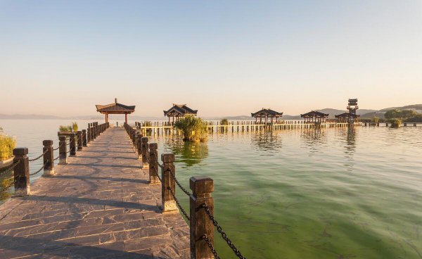 三国志是谁写的