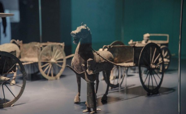 三国志是谁写的