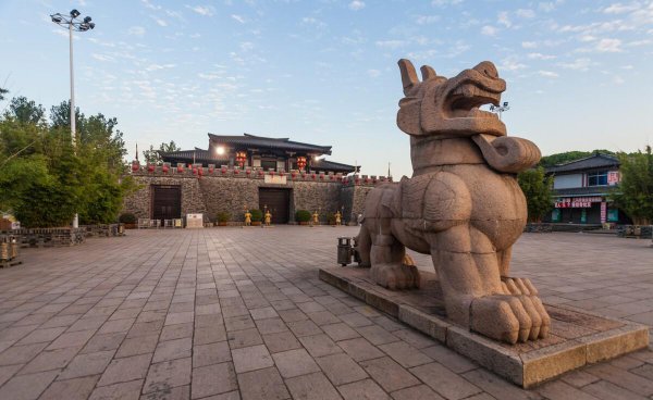 三国志是谁写的