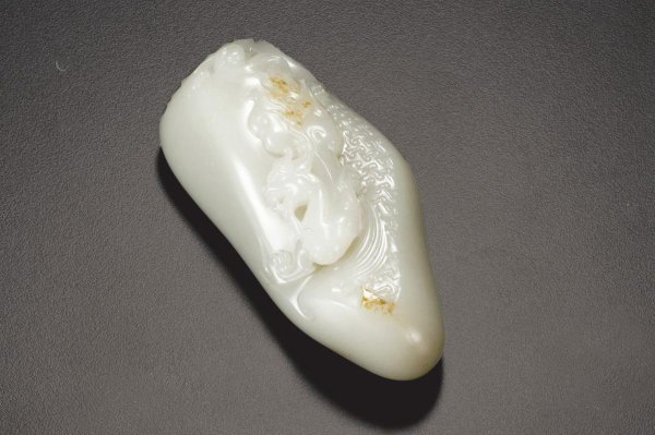 佩戴玉石好还是琥珀好一点