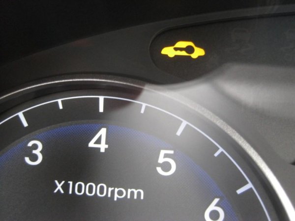 仪表盘防盗灯一直闪怎么解除