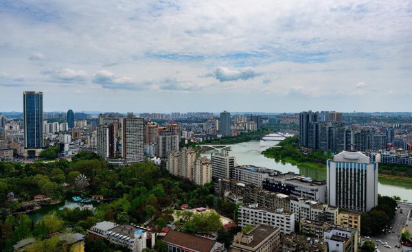 四川绵阳是不是很穷