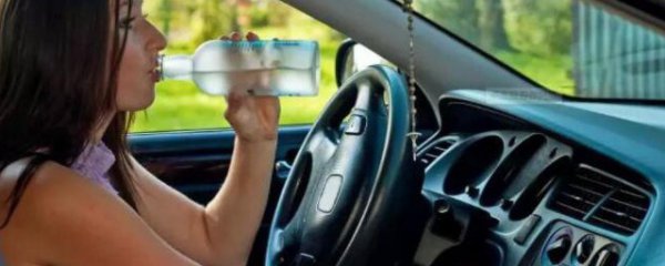 冬天怎么避免车内静电