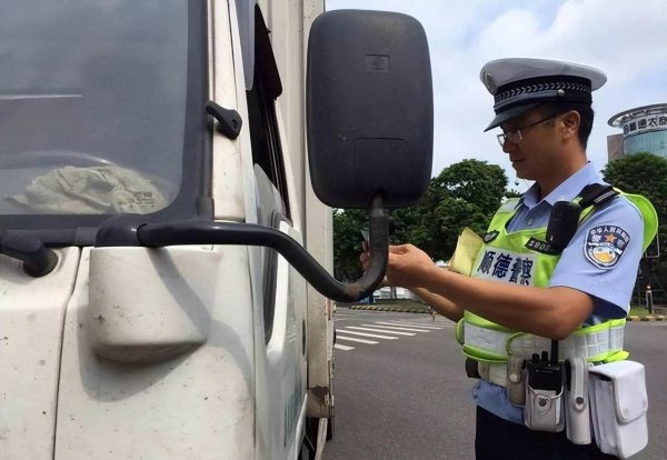 一个驾驶证能给几辆车扣分