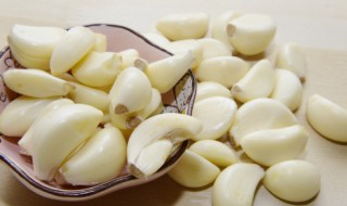 发黄的蒜瓣能吃吗 发黄的蒜瓣能不能吃