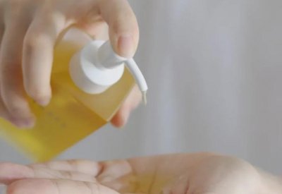 卸妆水和卸妆油哪个好用对皮肤好 哪些品牌卸妆产品好用