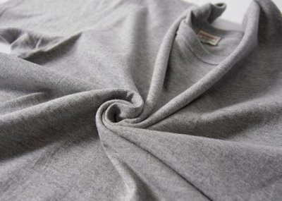 短袖买什么材质的好 夏天穿衣先挑面料T恤凉快更重要