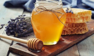 常吃蜂蜜的好处和坏处 常吃蜂蜜对人有啥好处和坏处