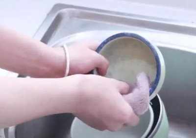 女士银镯子戴哪个手好 女生佩戴银镯子的注意事项