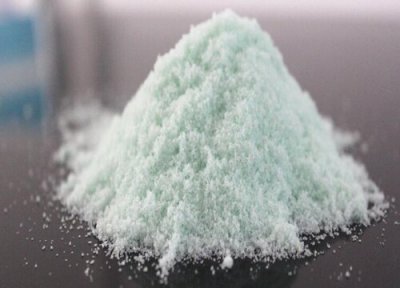 杜鹃花可以施硫酸亚铁吗 杜鹃花如何正确使用硫酸亚铁