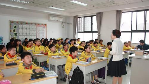 班级吵闹怎么管理建议