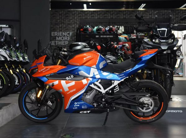 两万左右的摩托车