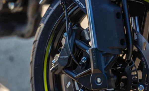 两万左右的摩托车