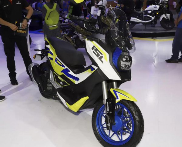 两万左右的摩托车