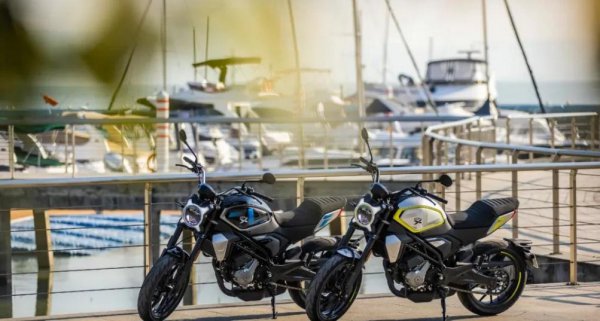 两万左右的摩托车