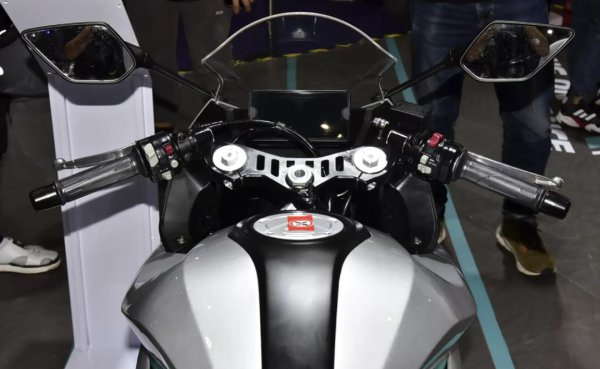 两万左右的摩托车