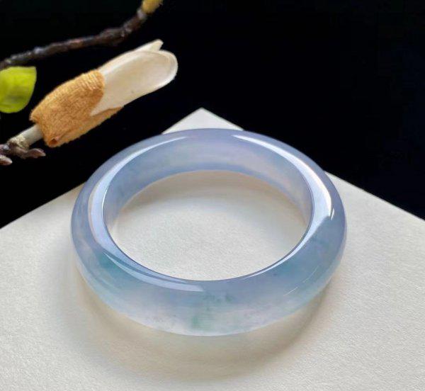 三种女人不适合戴翡翠