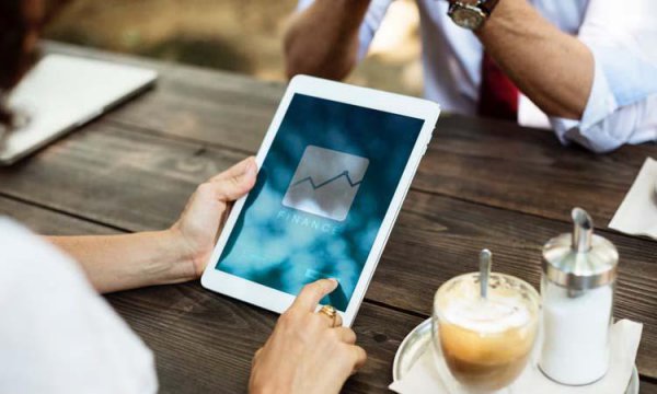 老板坐车坐哪个位置后排