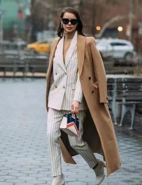 大衣配什么裤子好看