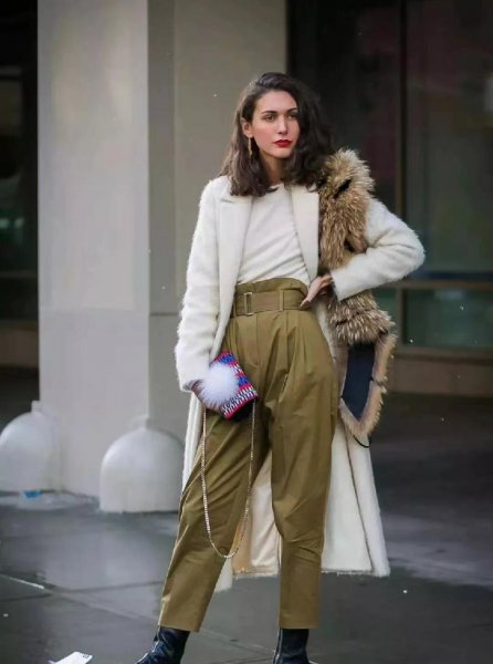 大衣配什么裤子好看