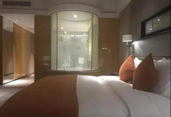 为什么酒店的浴室玻璃是透明或半透明的