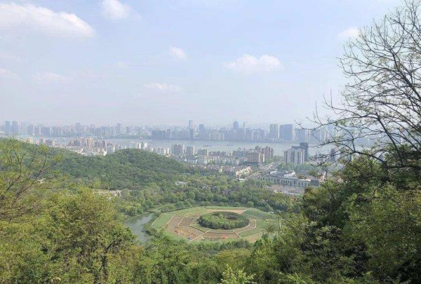 杭州有什么山的风景比较出名