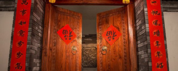 对联能贴门上吗