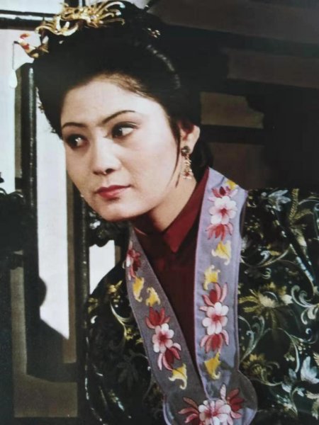 红楼梦迎春是谁的女儿