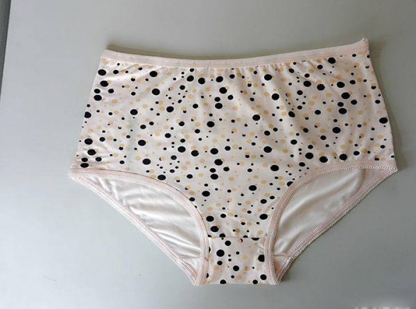 女生内裤多久换一次新的