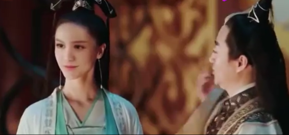 大闹高铁站的女演员是谁