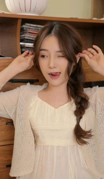 女朋友心烦怎么哄她开心