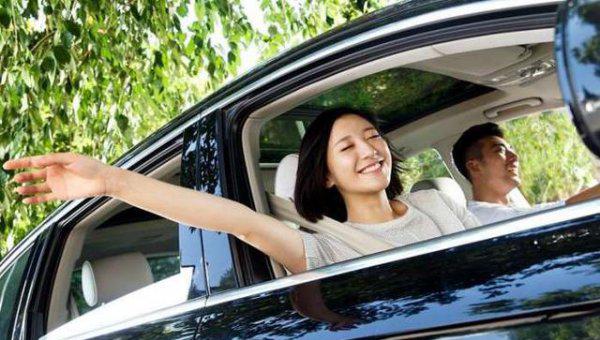 汽车挡风玻璃全是雾水看不清怎么办