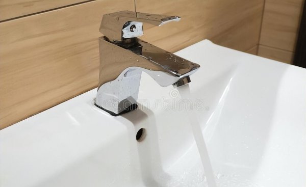 染发膏沾到皮肤上怎么去除