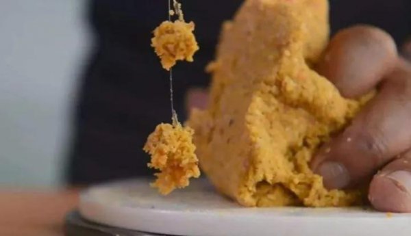 钓鱼用什么饵料鱼容易上钩