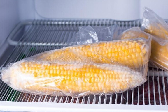 鲜玉米直接冷冻还是煮熟冷冻