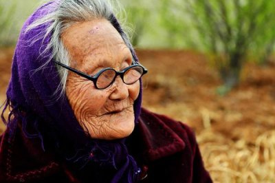 中国男女平均寿命是多少岁 男性平均寿命低于女性的原因