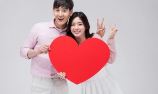 送情侣杯子上刻什么字好 送情侣杯子上刻哪些字好