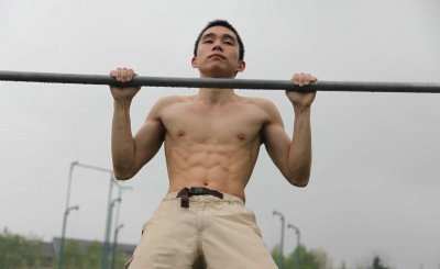 引体向上标准动作 初中生引体向上怎么做才算标准