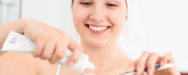 电动牙刷该如何使用