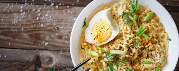 吃泡面可以喝可乐吗