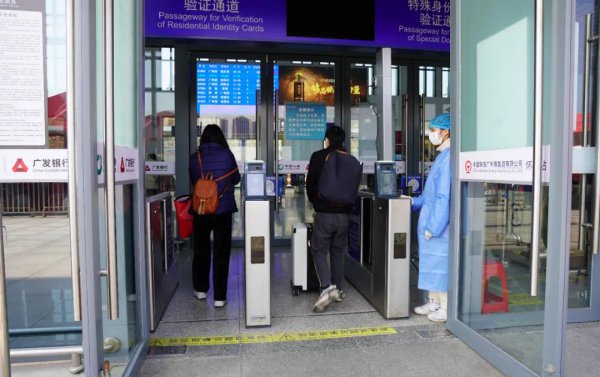 坐高铁要提前多久到车站