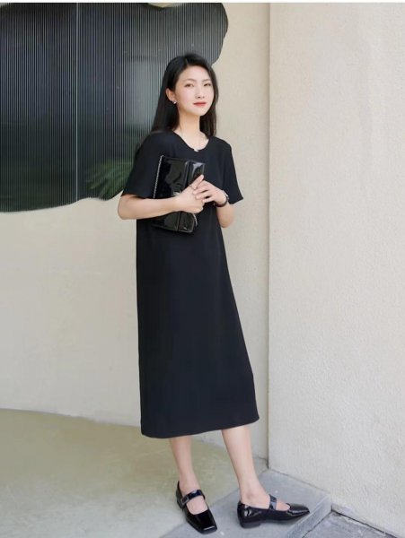 黑色连衣裙子配鞋子的图片