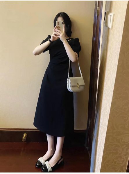 黑色连衣裙子配鞋子的图片