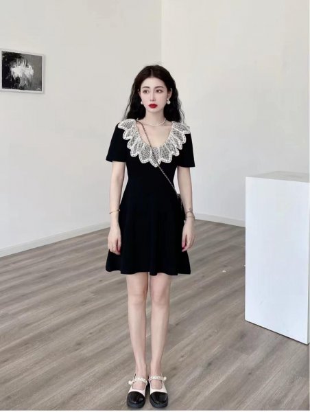 黑色连衣裙子配鞋子的图片