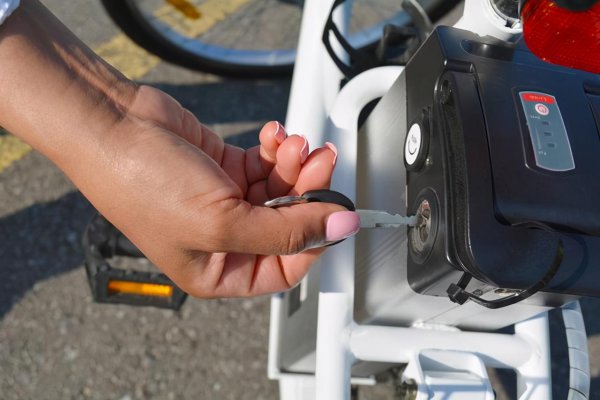 电动车一定要充满电才能拔吗