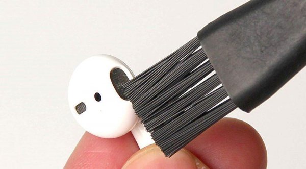 airpods声音突然变小怎么回事