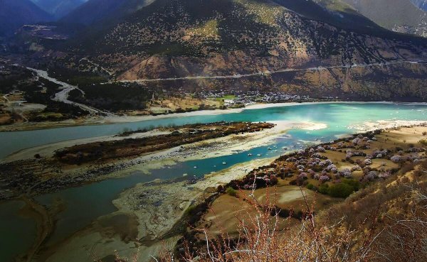 雅鲁藏布大峡谷介绍